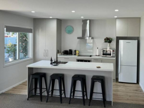 Smart New Home, 5m Walk to Shops